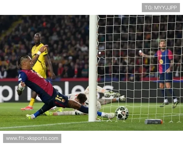 拉菲尼亚回传助攻队友门前补射